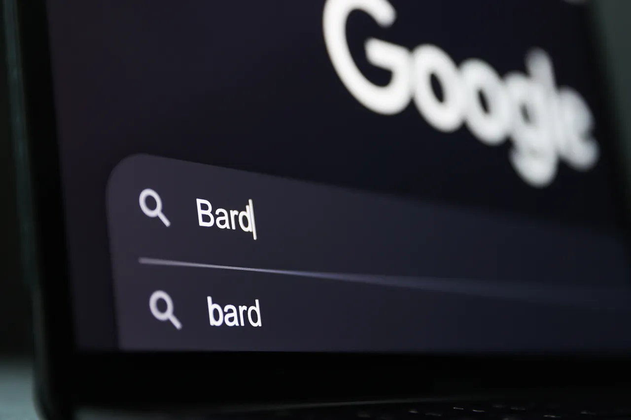 与 ChatGPT 和 Bing Chat 相比，谷歌 CEO 称 Bard 为“增强版 Civic”