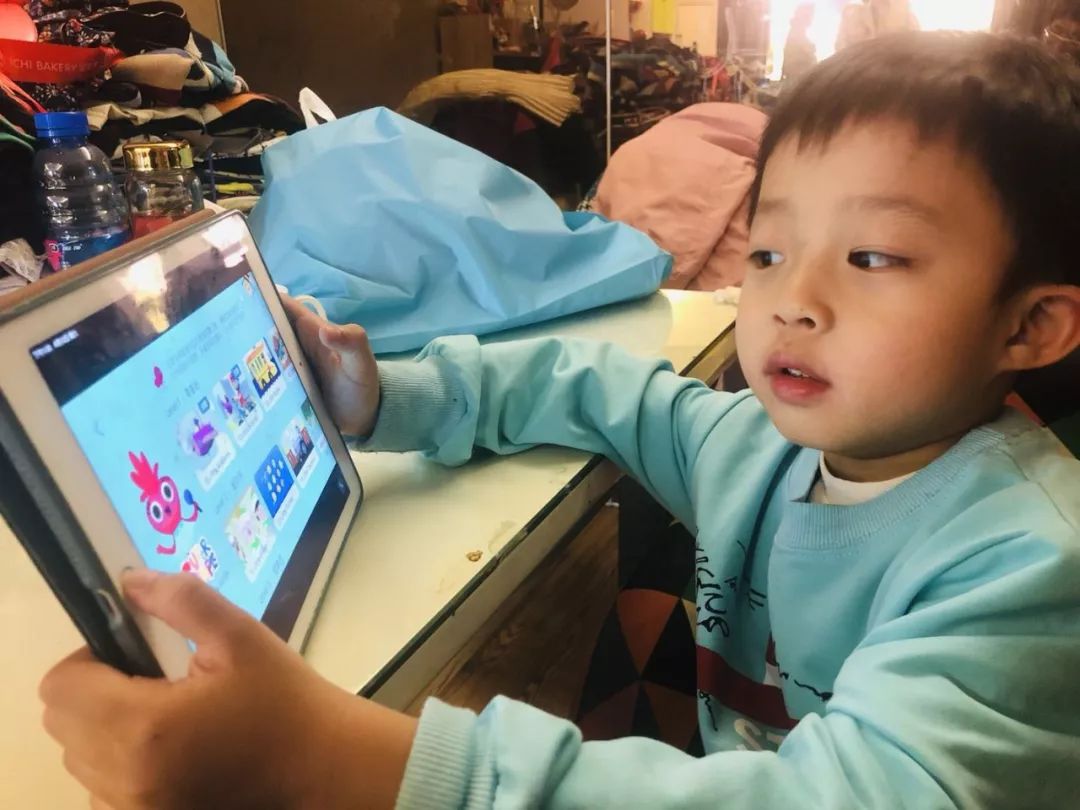 看动画学英语哪家强?二宝爸推荐强大启蒙动画APP,无需翻墙