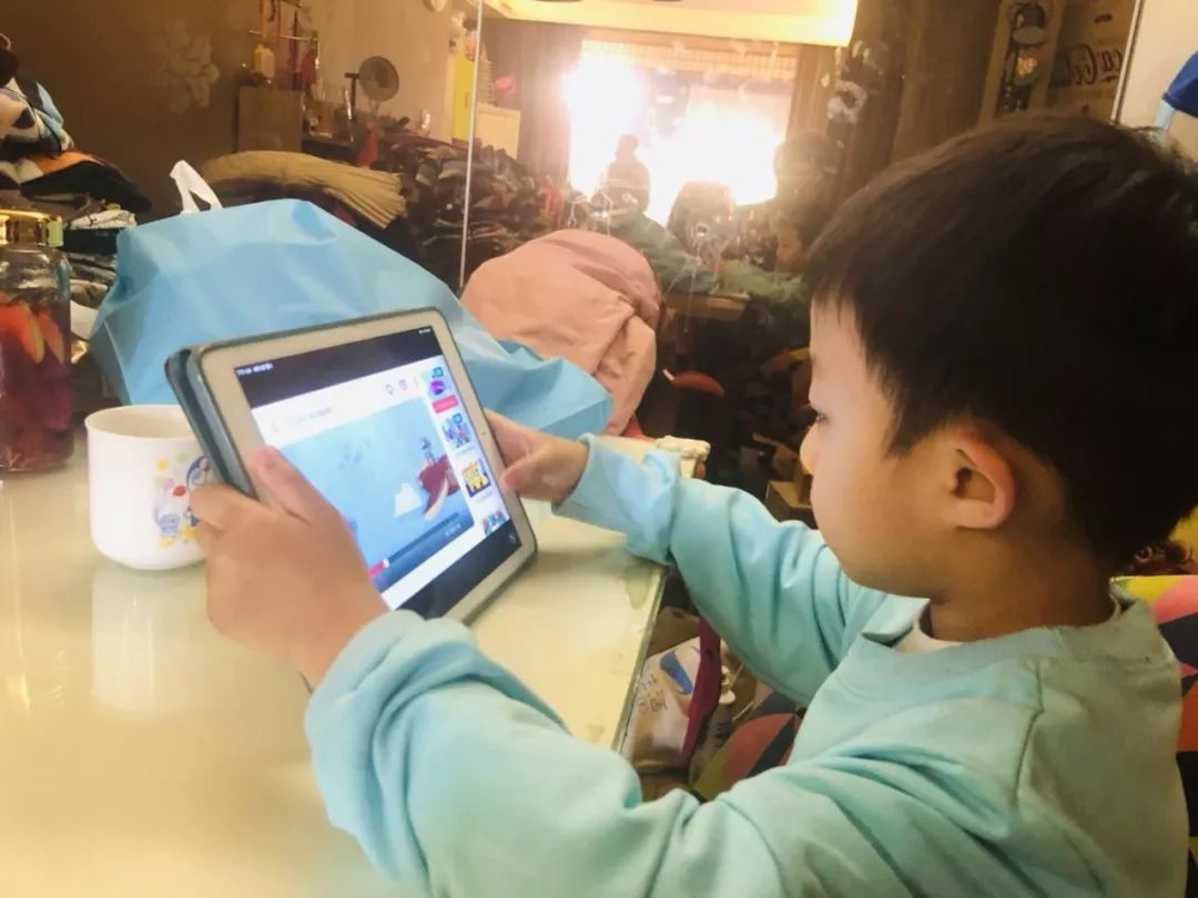 看动画学英语哪家强?二宝爸推荐强大启蒙动画APP,无需翻墙