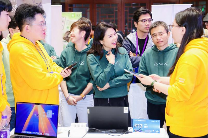 三名听障大学生开发手语教学app荣获2024移动应用大赛最具创新奖