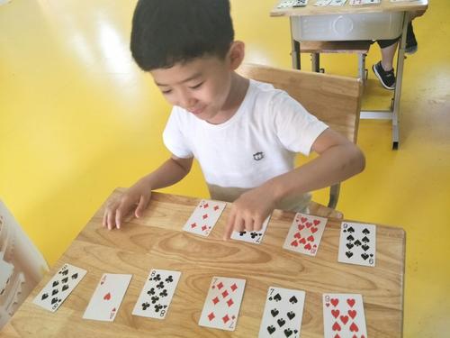 陪孩子玩牌拒绝?生活化启蒙助娃识数知古今