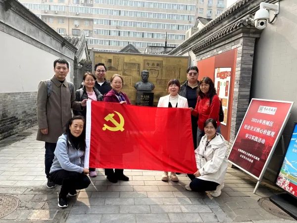 机器人学院软件工程系团队成功研发李大钊故居导游机器人