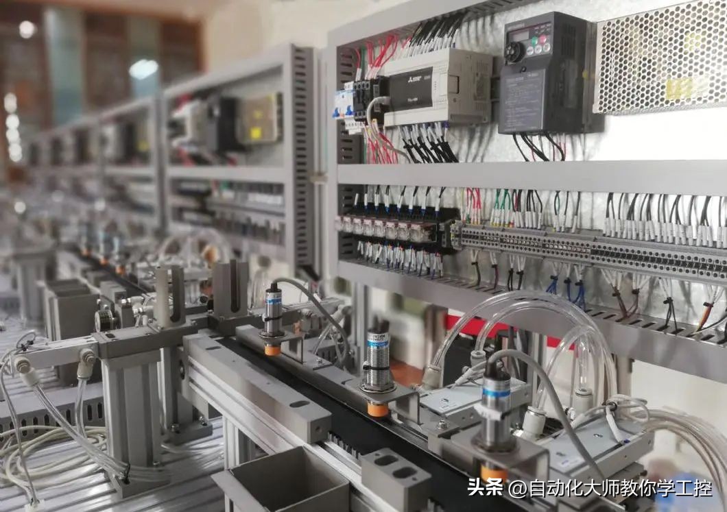 PLC与嵌入式系统对比:嵌入式会取代PLC吗?深度解析两者优劣