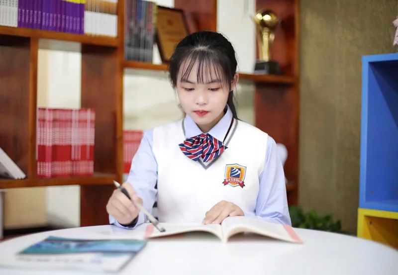 初高中女生学什么专业好?2023年女生最吃香的互联网热门专业排名揭晓