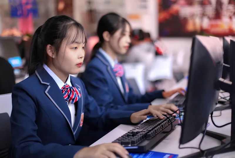 初高中女生学什么专业好?2023年女生最吃香的互联网热门专业排名揭晓
