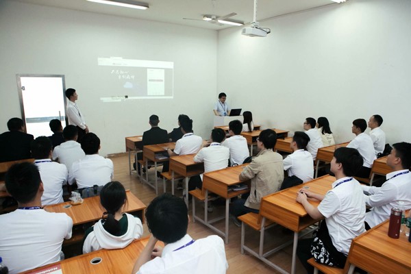 软件开发好学吗?初学者入门指南与学习技巧