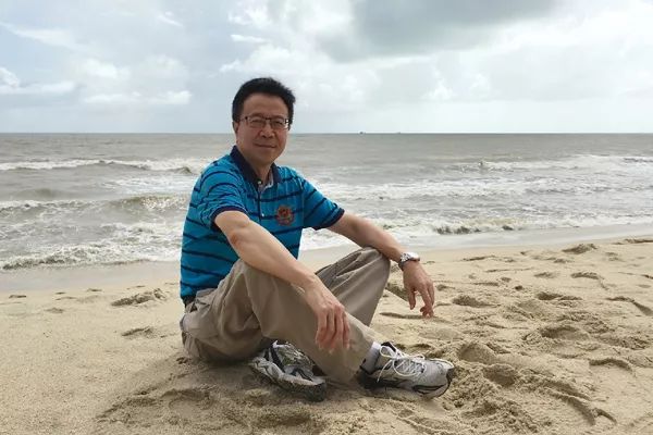 向标兵看齐,与先进共舞——光荣榜上的榜样力量