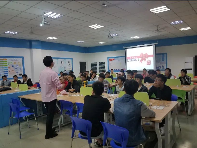 人工智能学院专业介绍:软件技术(大数据与云计算方向)与移动应用开发详解