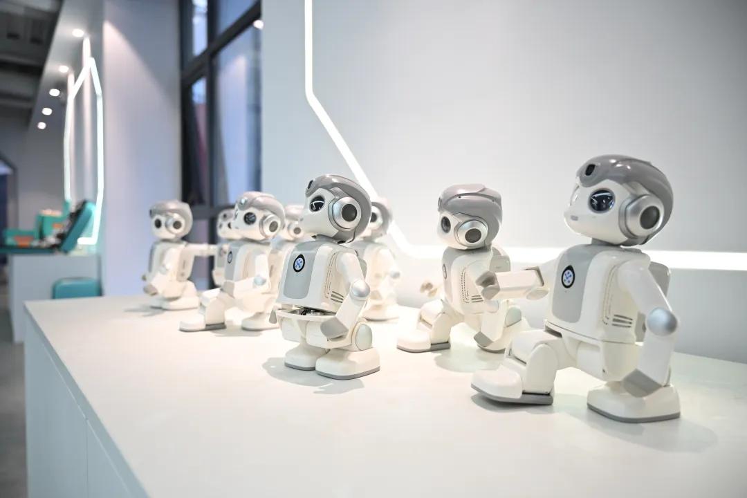 优必选郑州:打造华中及全国领先的AI机器人产业园的宏伟蓝图丨机器人奇豫记