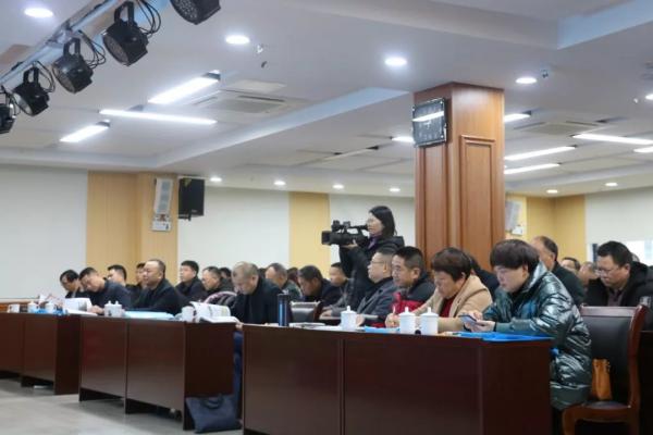 涟源市教育管理人员及校长代表参观湖南教育装备展示中心,深入观摩学习