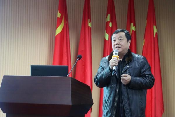 涟源市教育管理人员及校长代表参观湖南教育装备展示中心,深入观摩学习
