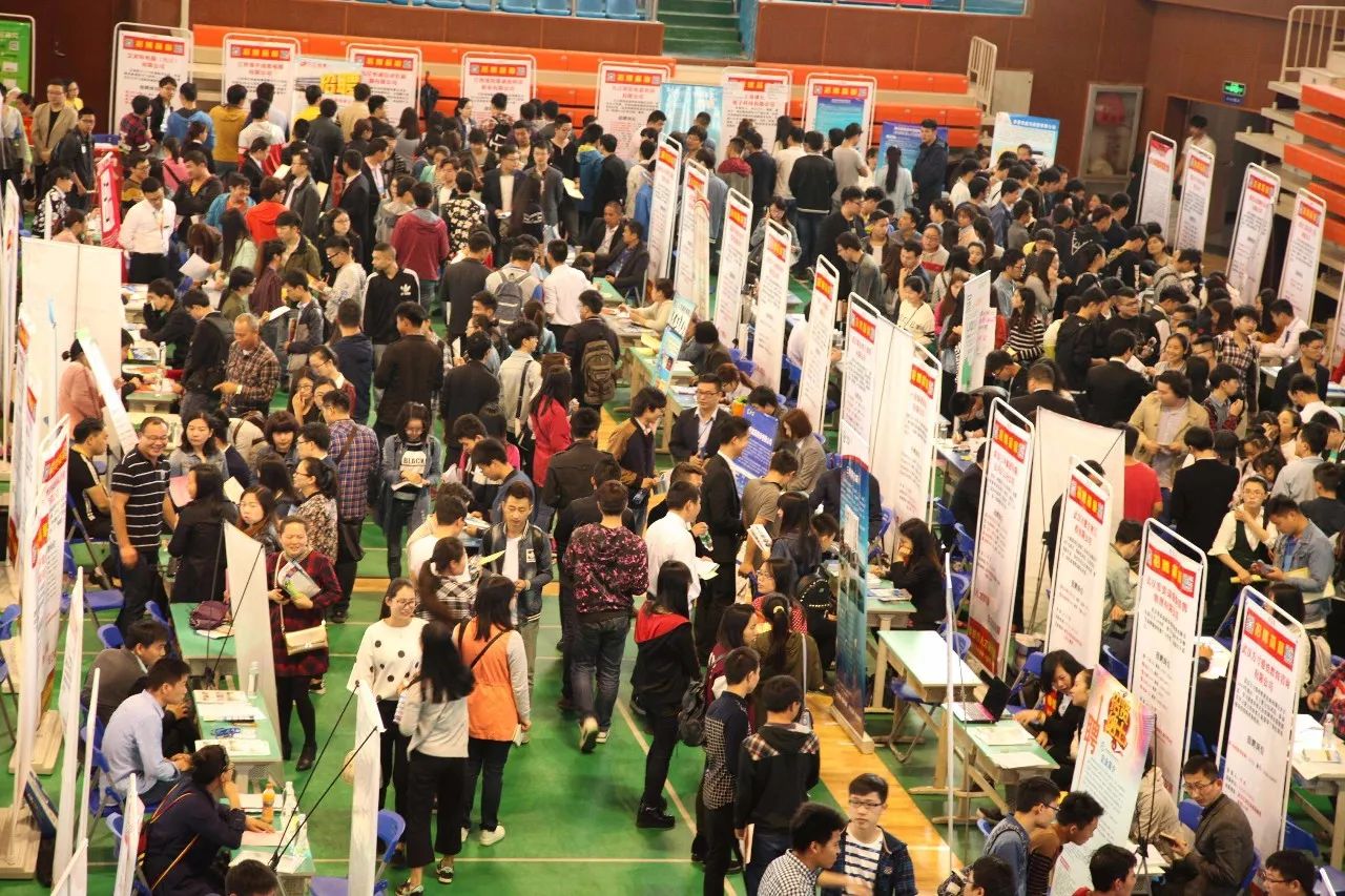 赤峰招聘会提供1200多个岗位,快来寻找你的理想工作