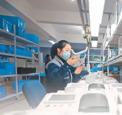 中国呼吸机产能占全球1/5 国际订单超2万台 展现医疗制造实力