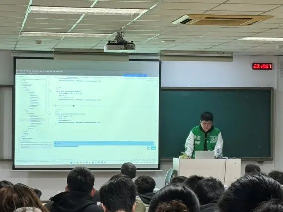 北京大学讲座:大模型时代的软件研发技术、范式与工具探讨