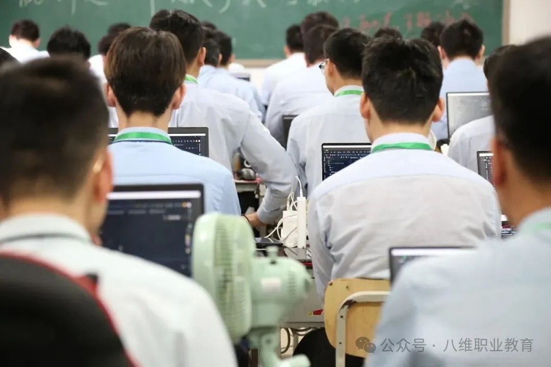 2024高考热门专业预测：新工科与软件工程师钱景无限