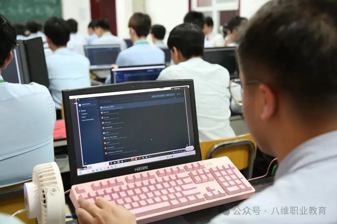 2024高考热门专业预测:新工科与软件工程师钱景无限