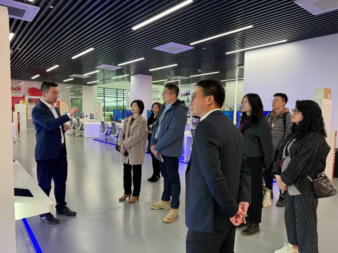 学校党委赴上海计算机软件技术开发中心开展党建联建研讨学习活动