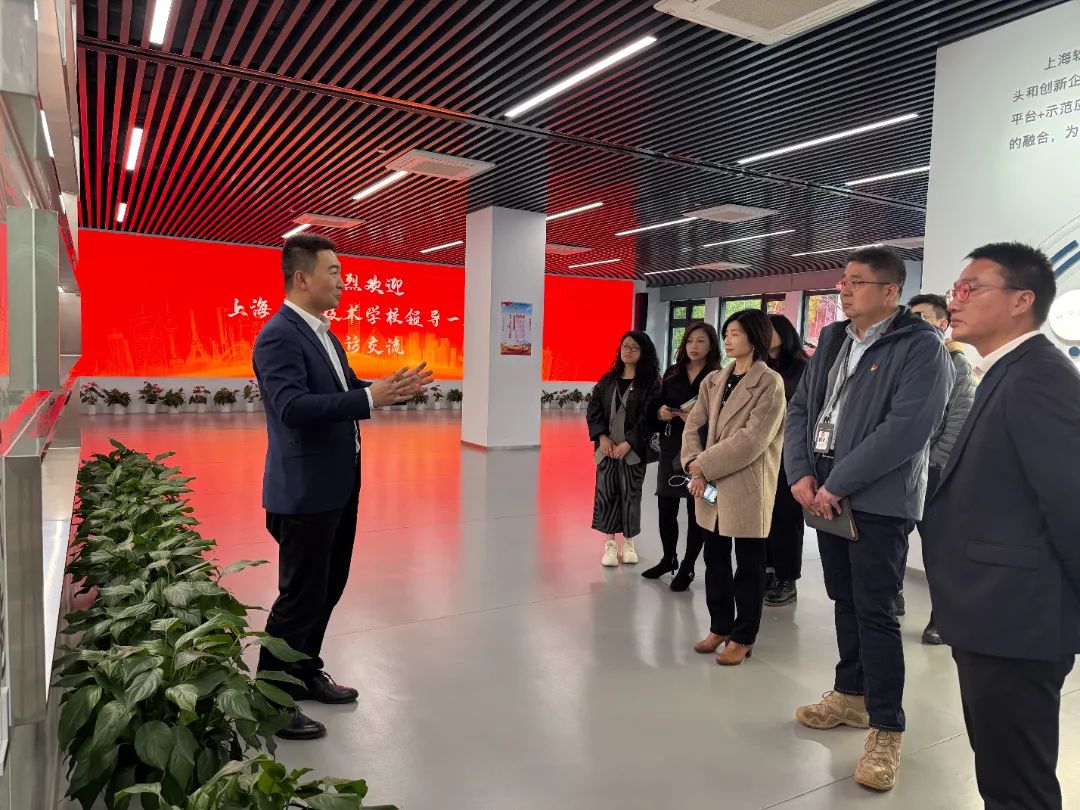 学校党委赴上海计算机软件技术开发中心开展党建联建研讨学习活动