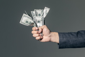 找软件开发公司做系统交定金后数月未完成,该如何处理?