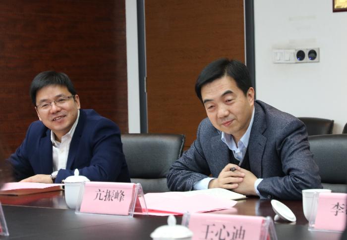 西咸新区信息产业园公司与西安软件服务外包学院签战略合作协议